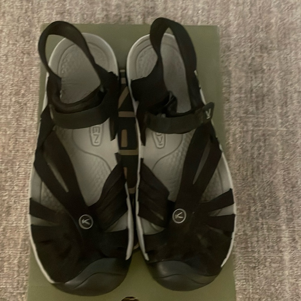 Keen Rose Sandals Black Size 10. Minimally worn (10xs). Excellent shape.